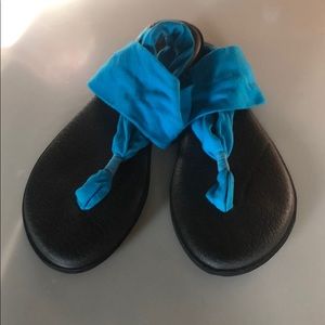 Never worn women’s Sanuk sandal